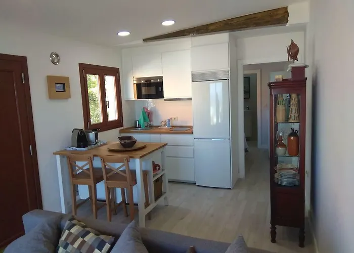 A Guaira, Fantastico Al Borde Del Mar Oia